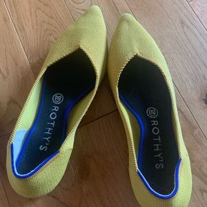 Yellow pointed Rothy’s